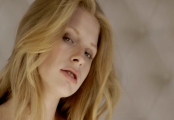 avril - blonde - solo